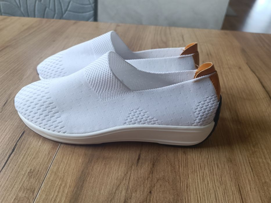 Buty NOWE lekkie trampki damskie białe