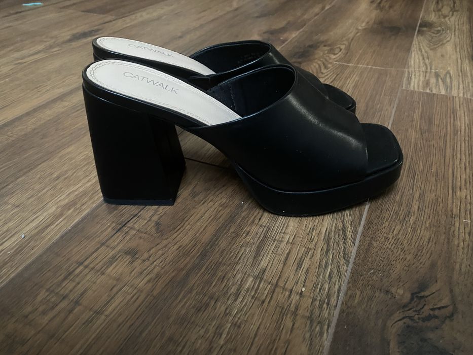 Eleganckie klapki 38