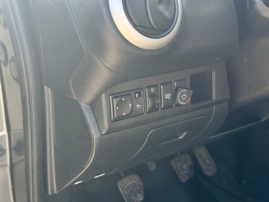 Nissan Note 2010рік 1.4 бензин
