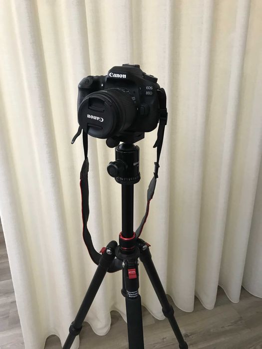 Canon EOS 80D e objetiva 18-55mm + extras