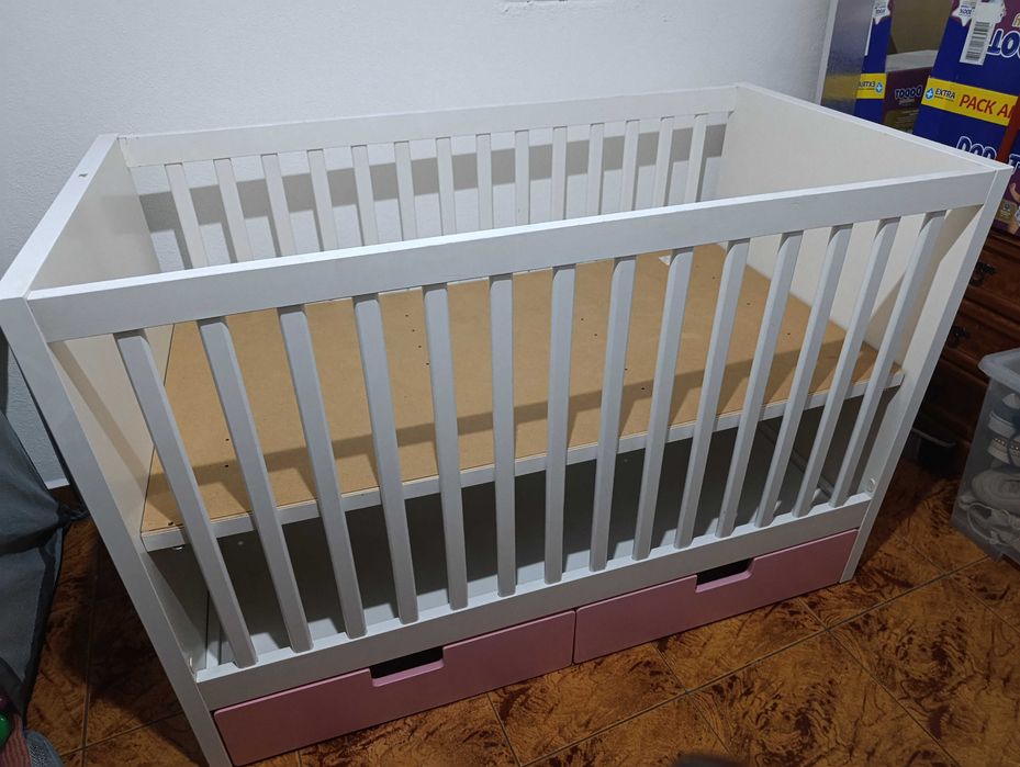 Vendo berço/cama de bebe IKEA em bom estado de conservação