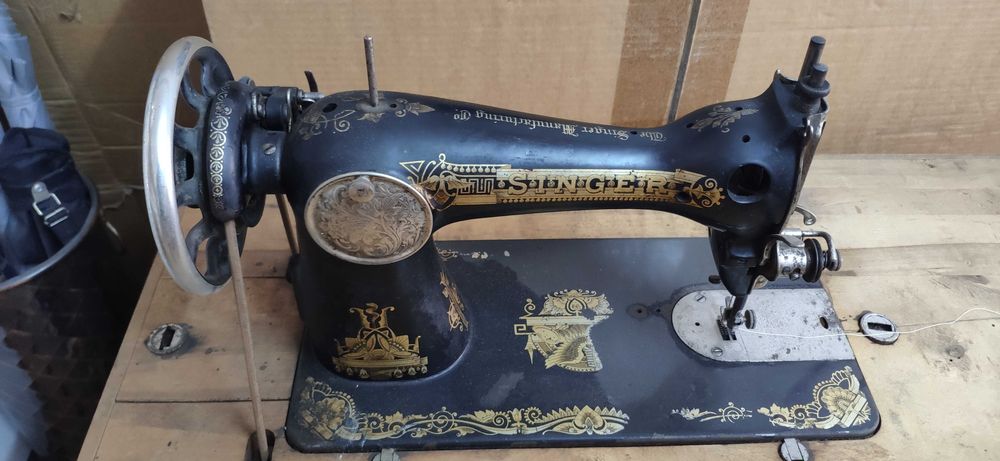 Máquina de Costura Vintage - SINGER (Para desocupar)
