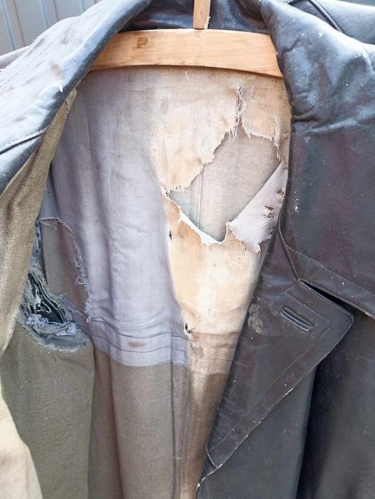 Stary niemiecki czarny skórzany płaszcz militaria