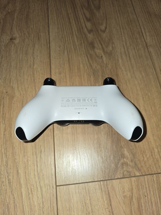 Продам PlayStation 5 Slim з двома геймпадами та іграми

Стан: Чудовий,