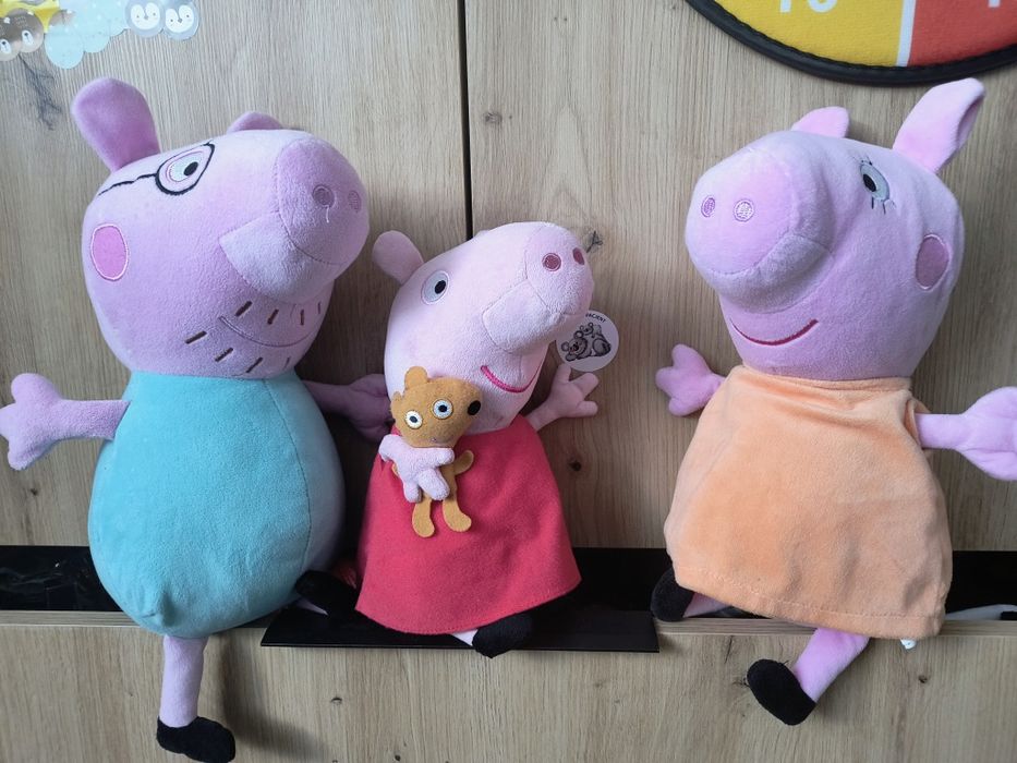 3 maskotki maskotka świnka Peppa tata mama rodzina
