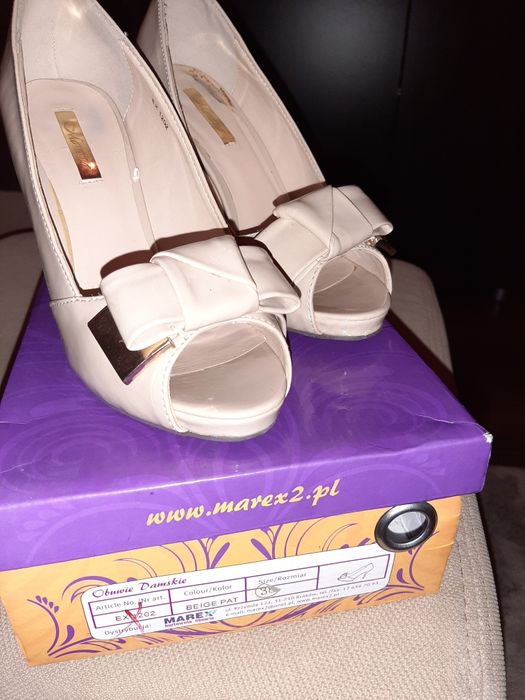 Bezowe buty eleganckie 38 Morano