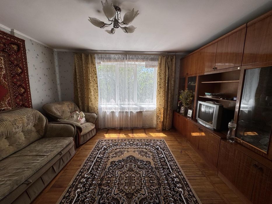 ТЕРМІНОВО продам 2 кімнатну квартиру