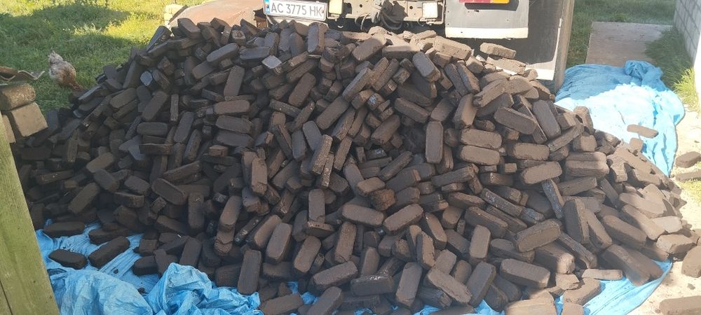 Чорнозем, баласт, пісок, щебінь, торфобрикети