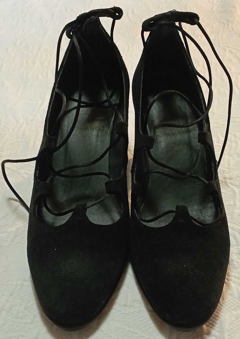 sapatos negros tamanho 38