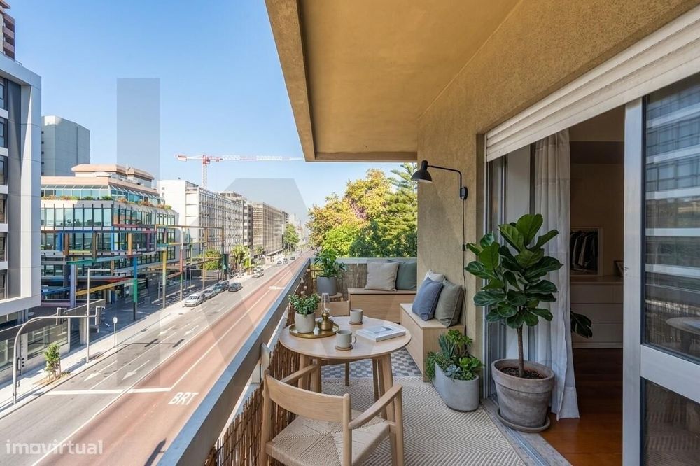 Apartamento T3 com 131 m2 na Avenida da Boavista