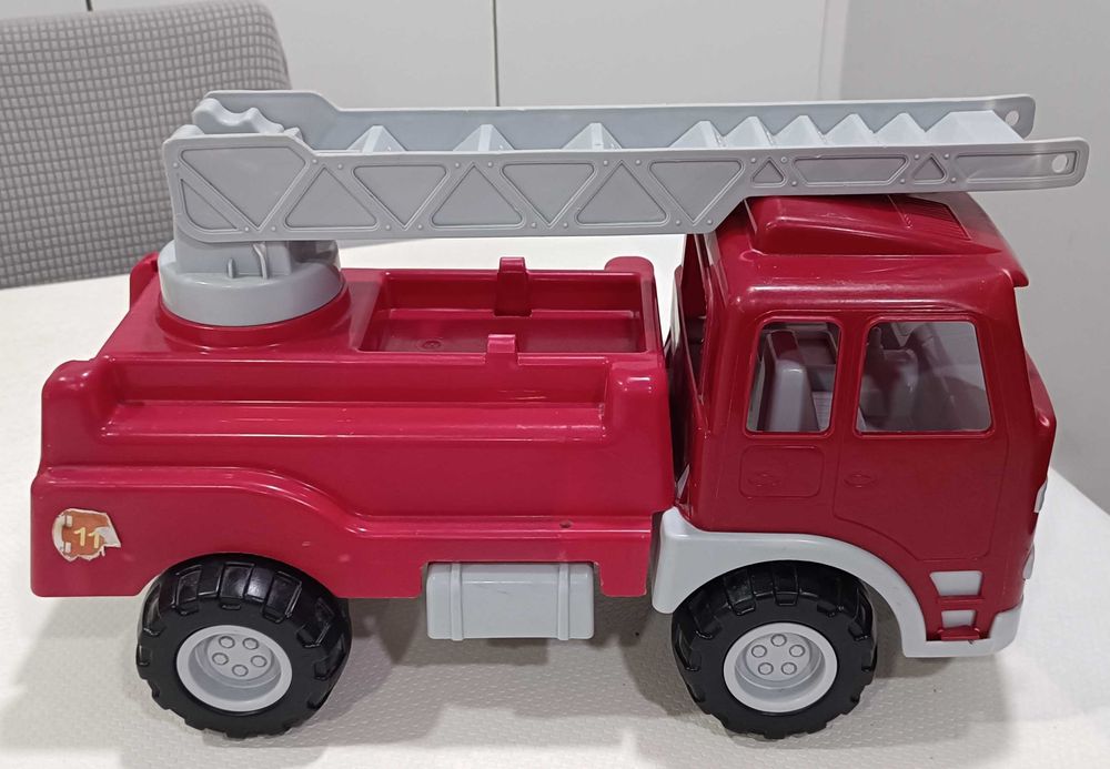 Camião dos bombeiros vermelho