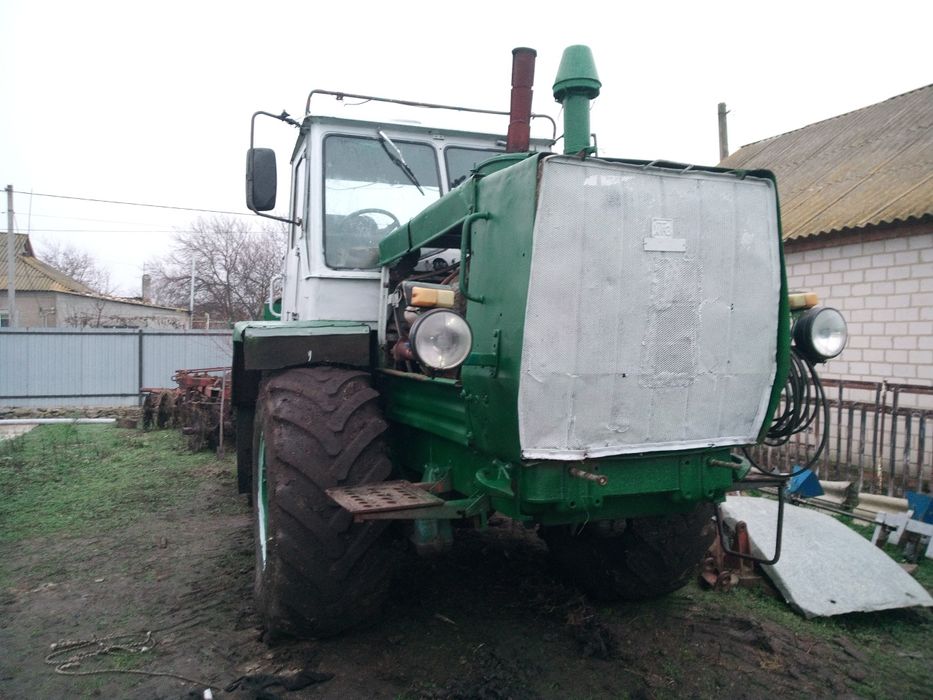 Трактор т 150 с плугом