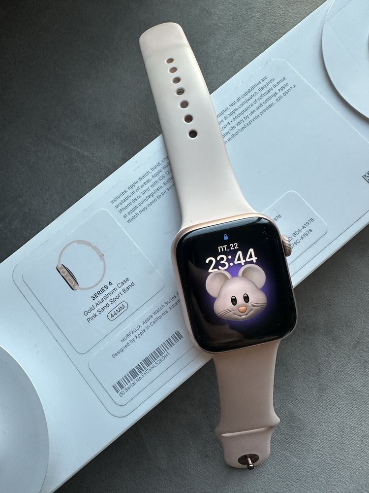 Apple watch series 4 pink sand 44mm 4 100 Olx