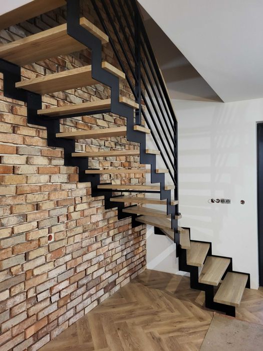 Schody na konstrukcji,samonośne