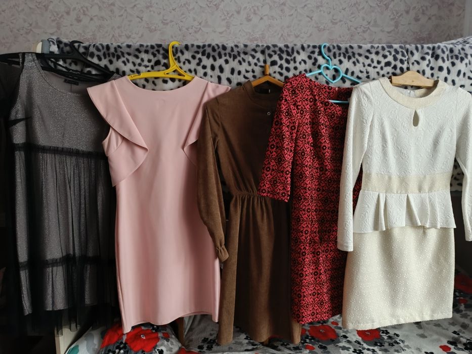 Святкові та повсякденні сукні