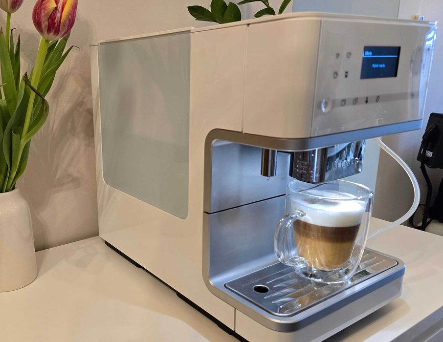 Ekspres Miele CM 6350 biały, LED, menu PL, One Touch, Aromatic, 15bar