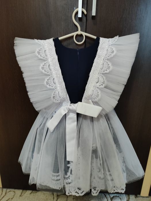 Продам школьную форму платье и фартук