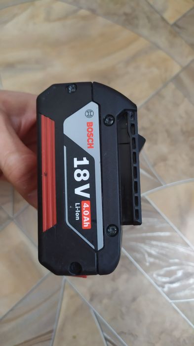 Батарея акумулятор bosch 18v 4,0 Ah.