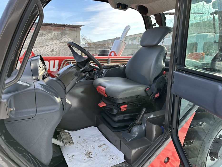 Телескопічний навантажувач маніту Manitou