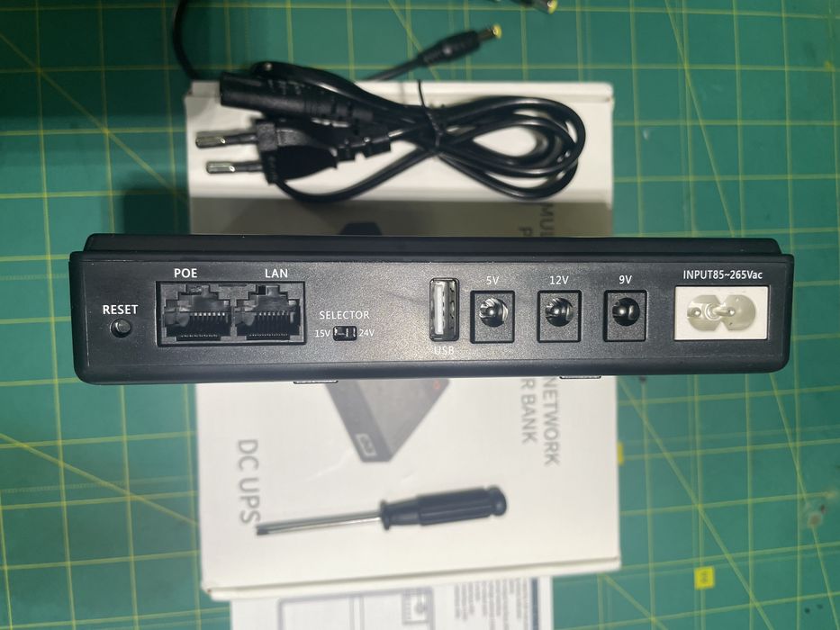 ИБП для роутеров DC1018L 5 В 9 В 12 В укомплектован аккумуляторами