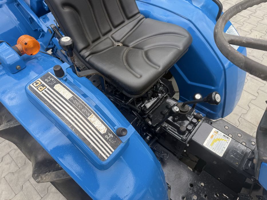 Японський трактор Mitsubishi D1550