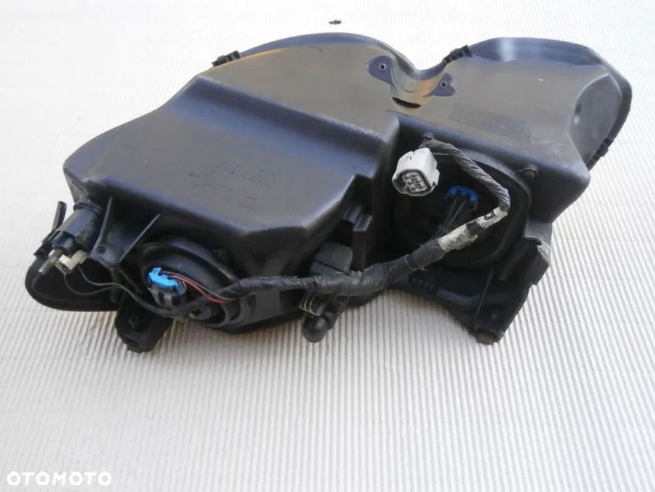 Lampa Reflektor Prawa Euro Chrysler 300m