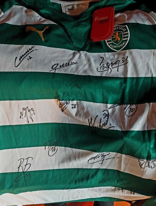 Camisola T Shirt Sporting assinada pelo plantel época 2009/2010