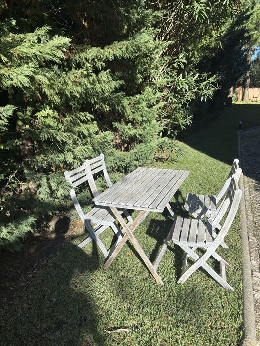 URGENTE para DESOCUPAR - 4 Cadeiras 1 Mesa