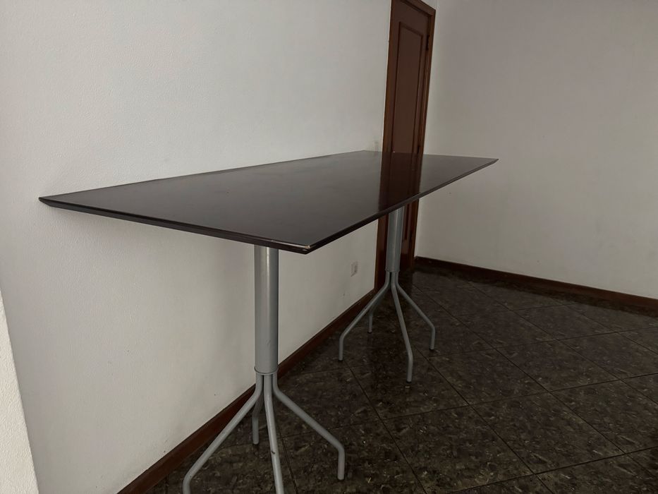 Mesa alta em madeira maciça + 6 cadeiras altas estilo industrial
