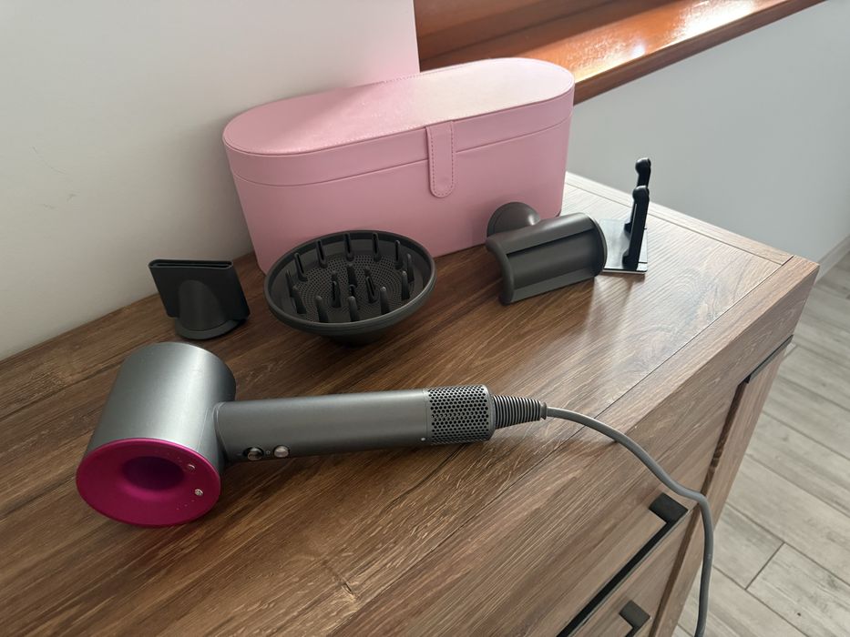 Suszarka z defektem i Zestaw koncowek fo suszarki a la. Dy so n