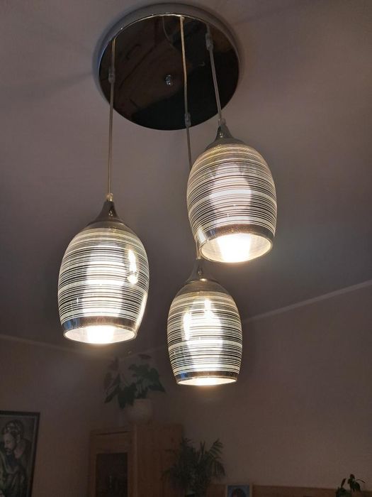 Potrójna lampa wisząca z chromowanym kloszem