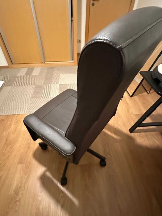 Cadeira giratória   MILLBERGET (castanho escuro)