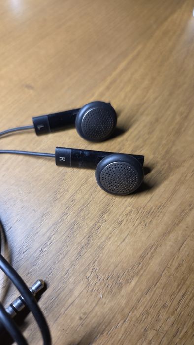 Słuchawki HTC do telefonu, walkmana lub radia na mini jack