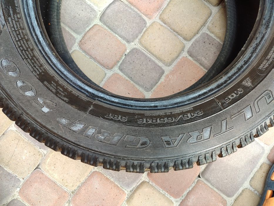 Гума зимова 215/65/R16  б.у.