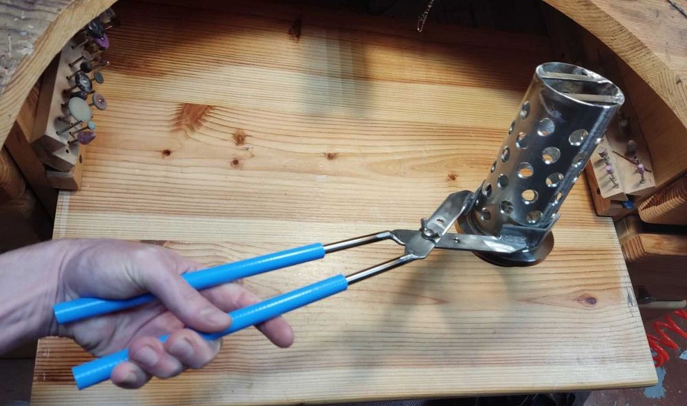 Тримач або щипці для опок ювелирный инструмент