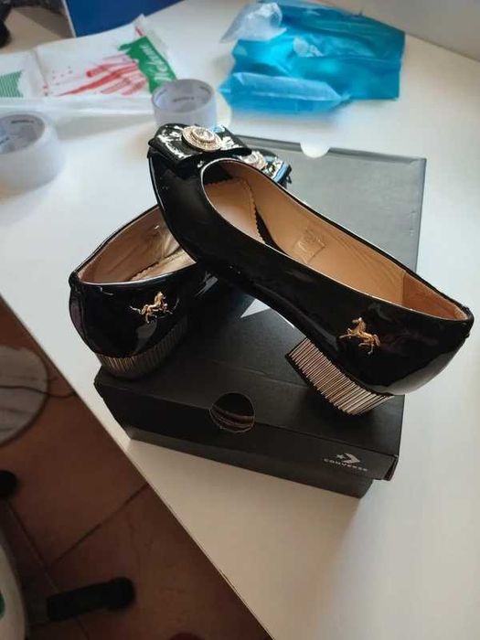 Sapatos de pele marca Cavalinho