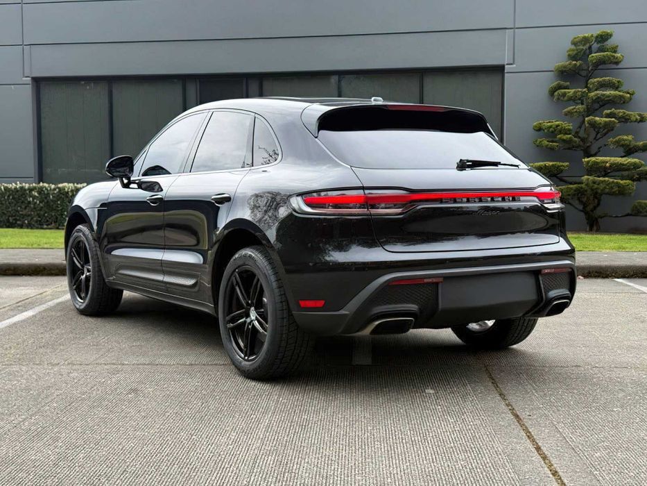 Porsche Macan      2022