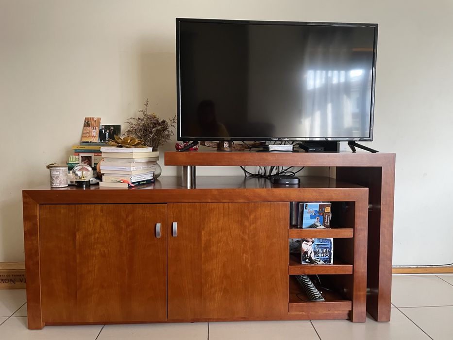 Mobilia sala em madeira cerejeira ( ainda falta mesa central)