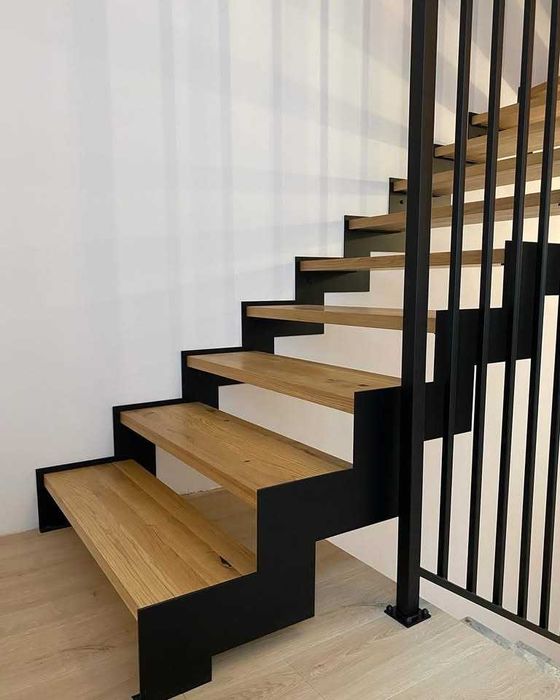 Schody na konstrukcji stalowej, metalowe, samonośne, loft nowoczesne