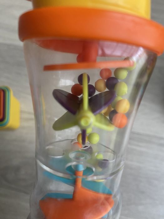 Brinquedo didático bebé pirâmide, formas e torre chocalho girafa