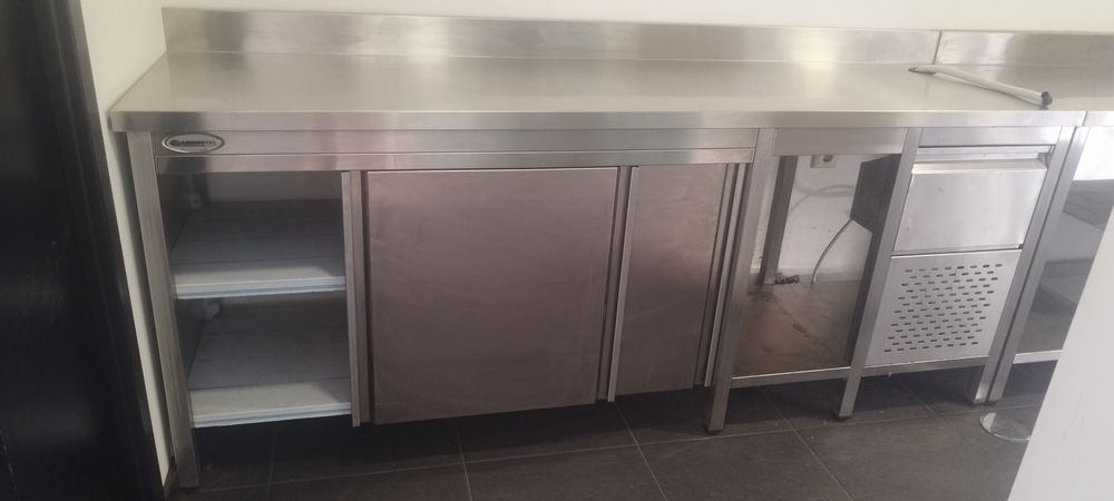 Bancada em inox com lavatorio