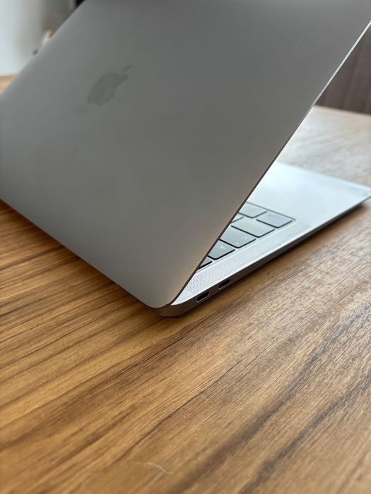 MacBook Air Intel 8GB RAM