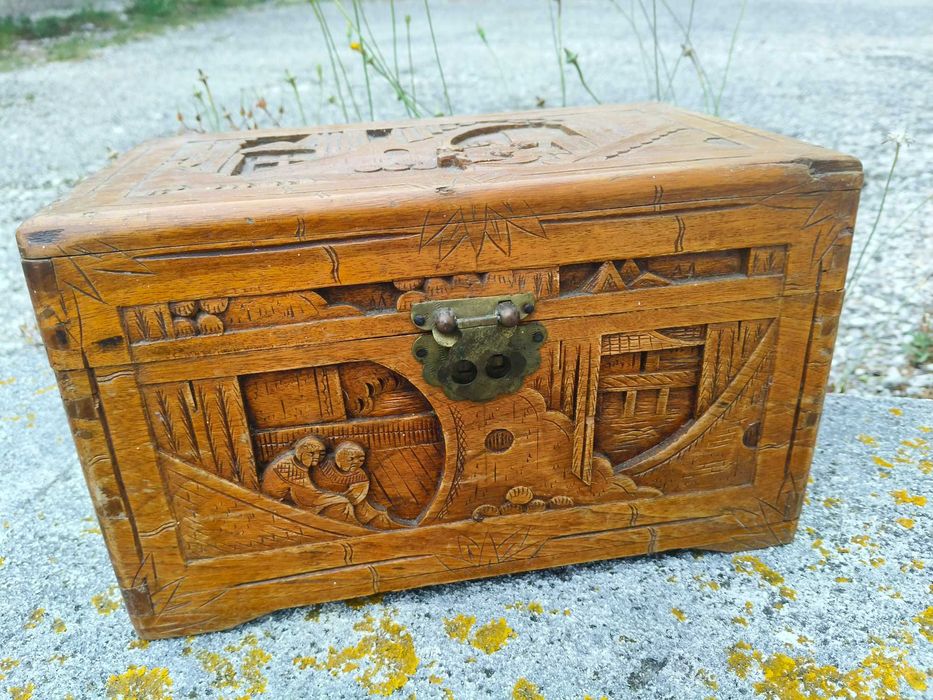 Caixa de Madeira antiga ornamentada