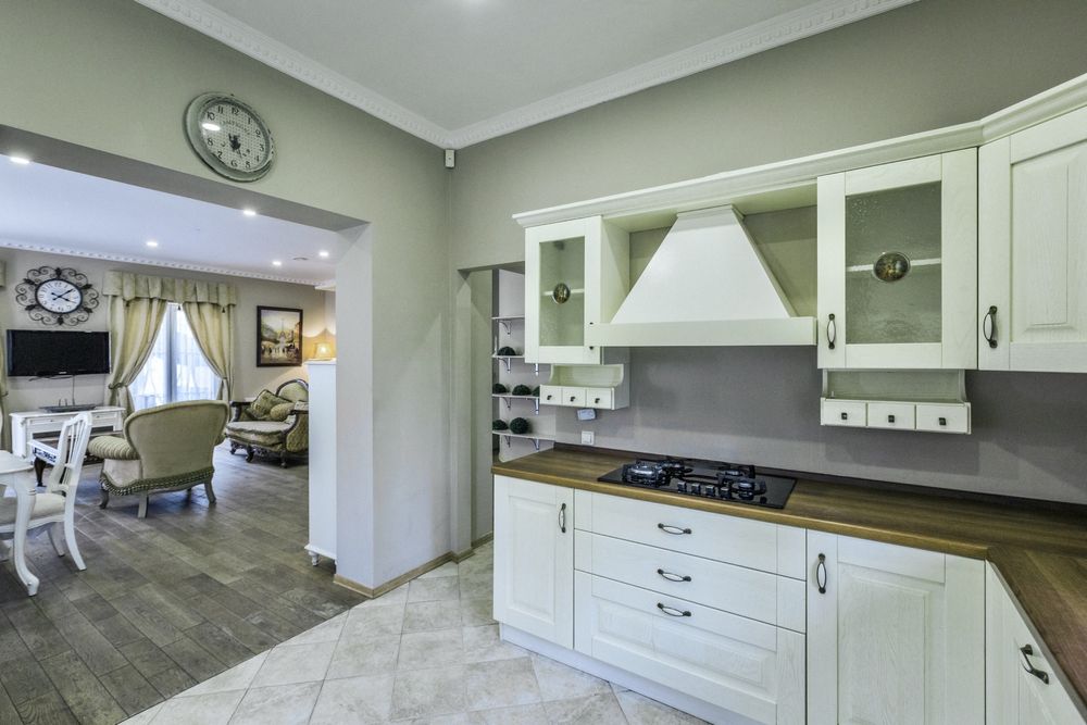 Будинок з басейном Білогородка