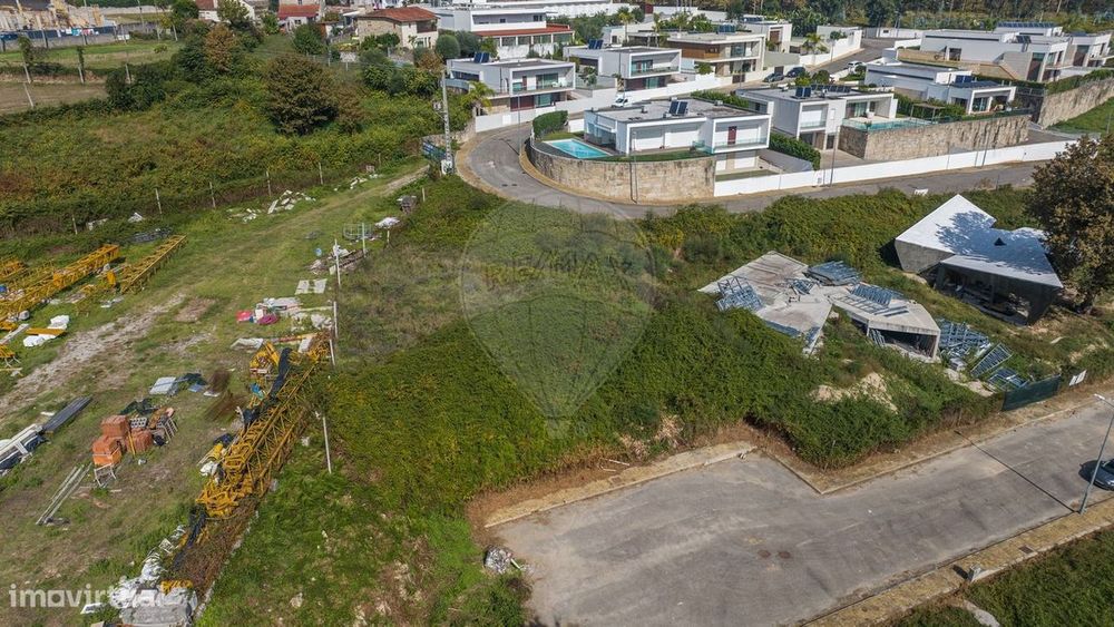 Terreno para construção moradia individual em Lago, Amares!
