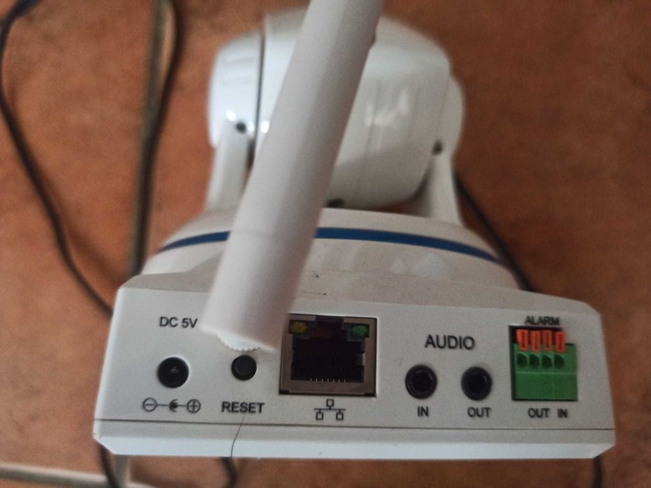 Duas camaras de vigilançia usadas