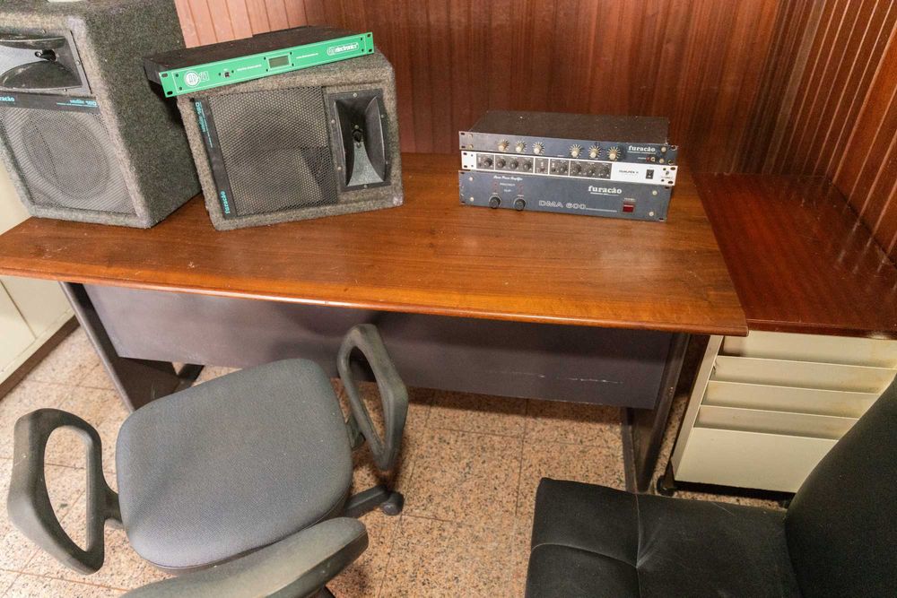 Sofás e mesas para venda