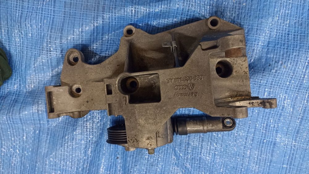 Кронштейн кріплення генератора VW AUDI SKODA 1.9 TDI 96 KW 130 к.с.