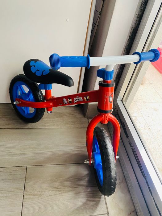 Bicicleta sem pedais para equilíbrio