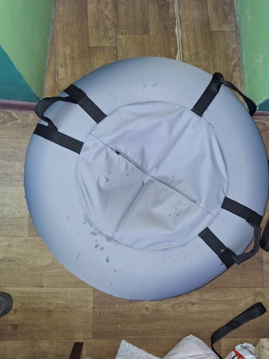Продам тюбінг великий.